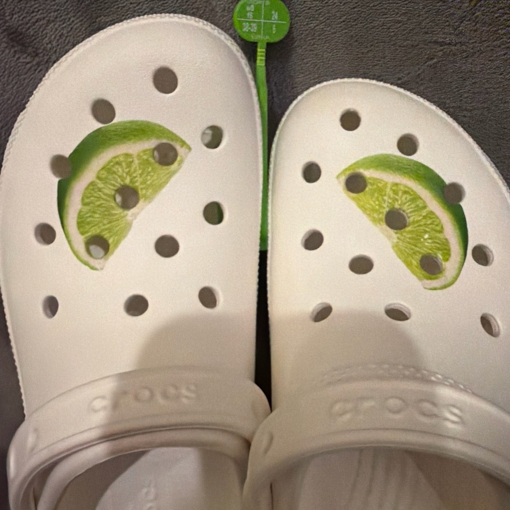 CROCS white sandals with green lime print - Picture 3 of 7